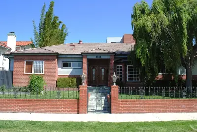 The Last House | Los Angeles Men's Sober Living Program thumbnail 2