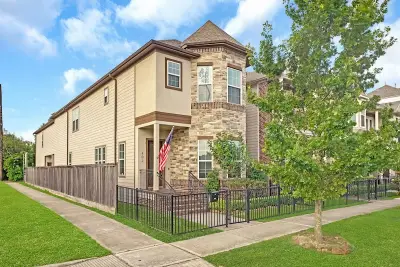 Bodine Recovery - Luxury Sober Living Houston/Heights listing photo