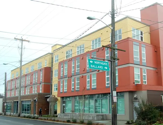 DESC's Aurora House — photo 1
