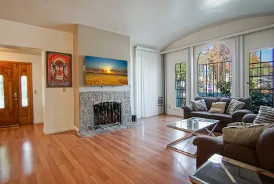 La Peer House Sober Living thumbnail 1