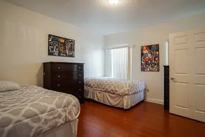 La Peer House Sober Living thumbnail 4