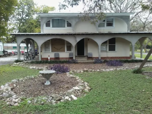 The Horton House — photo 1