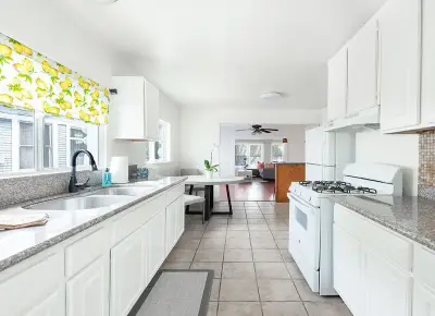 Solstice Recovery - Men's Sober Living House Los Angeles thumbnail 2