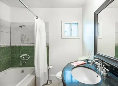 Solstice Recovery - Men's Sober Living House Los Angeles thumbnail 4